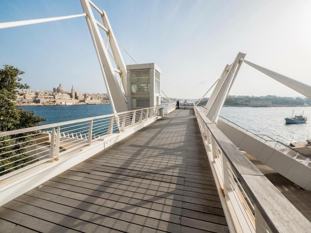 Luxurious Apt With Ocean Views And Pool In Tigne Point Sliema Esterno foto