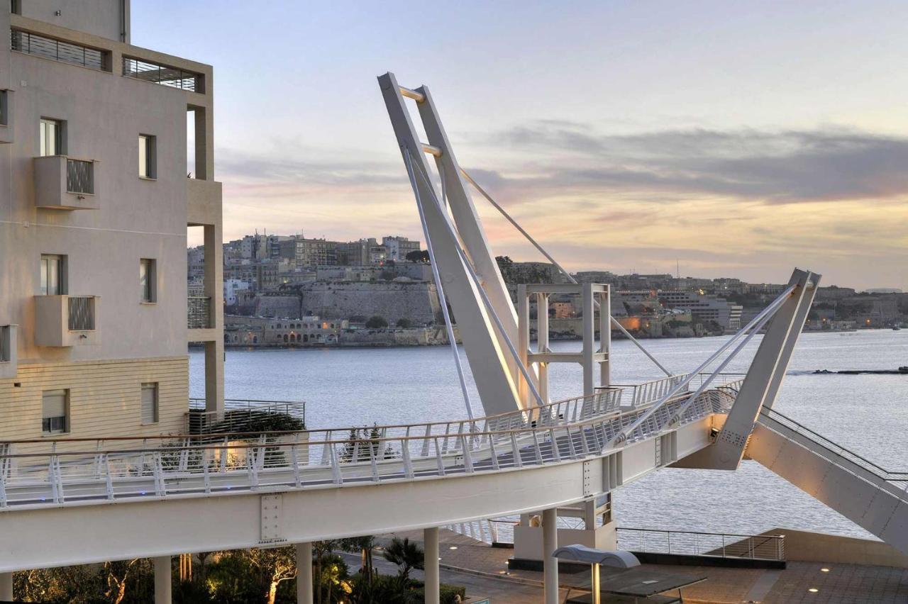 Luxurious Apt With Ocean Views And Pool In Tigne Point Sliema Esterno foto