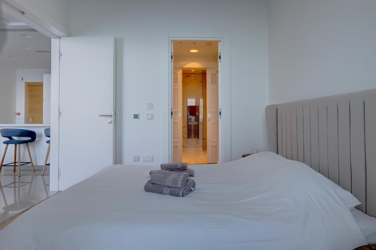 Luxurious Apt With Ocean Views And Pool In Tigne Point Sliema Esterno foto