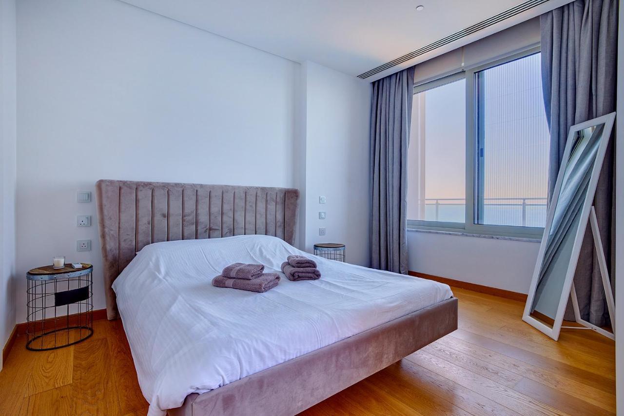Luxurious Apt With Ocean Views And Pool In Tigne Point Sliema Esterno foto